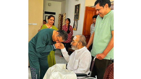 నిన్న విశ్వనాథ్ ను కలిసిన కమల్ హాసన్ .. అంతలోనే నిన్న విశ్వనాథ్ ను కలిసిన కమల్ హాసన్ .. అంతలోనే