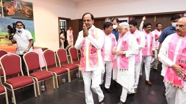 కేసీఆర్ ప్రకటనతో బీజేపీకి మార్గం సుగమం కేసీఆర్ ప్రకటనతో బీజేపీకి మార్గం సుగమం