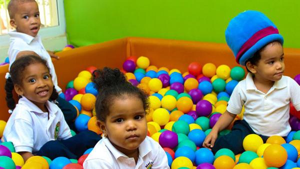 ముగ్గురు కుమార్తెలు ముగ్గురు కుమార్తెలు