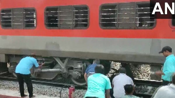 Fire broke out in a coach of the Bangalore - Howrah express train in Chittoor of Andhra Pradesh