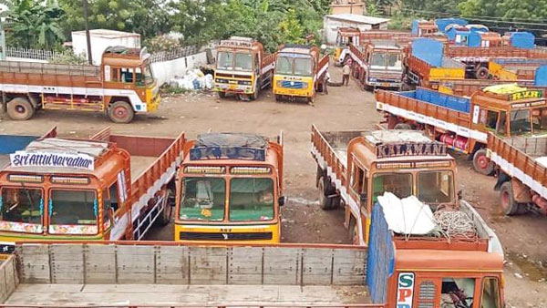 కొమురం భీమ్ జిల్లాలో మూడు లారీలు చోరీ