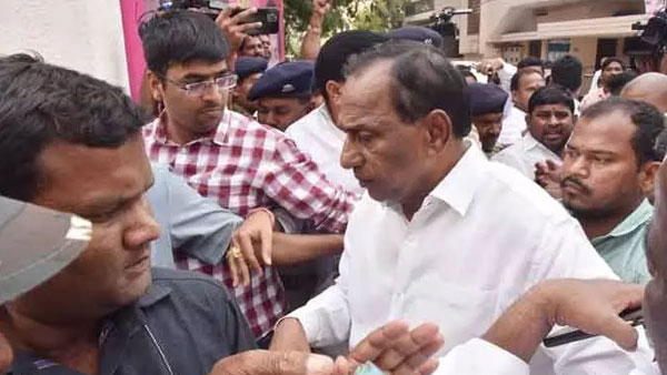 కేసీఆర్ మాటలు విని బుక్కయిన మల్లారెడ్డి.. దాడులు జరిగినా సైలెంట్ గా ఉంటేనే ఉత్తమం