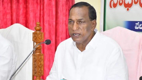 మంత్రి మల్లారెడ్డి ఇంటిపై ఐటీ దాడులు.. మల్లారెడ్డి సంచలన వ్యాఖ్యలు , కేసులు మంత్రి మల్లారెడ్డి ఇంటిపై ఐటీ దాడులు.. మల్లారెడ్డి సంచలన వ్యాఖ్యలు , కేసులు