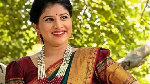 ఎన్నికల ప్రచారానికి వైసీపీ కోసం కీలకంగా పని చేసిన మంగ్లీ ఎన్నికల ప్రచారానికి వైసీపీ కోసం కీలకంగా పని చేసిన మంగ్లీ