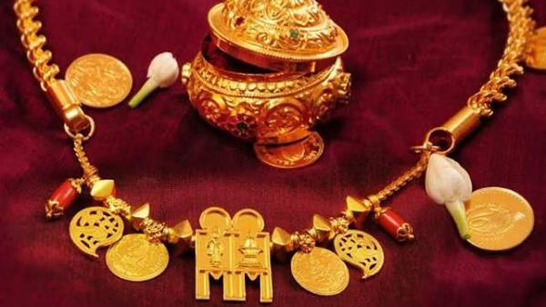 హోటల్ రూమ్ లో ఏం జరిగింది ?