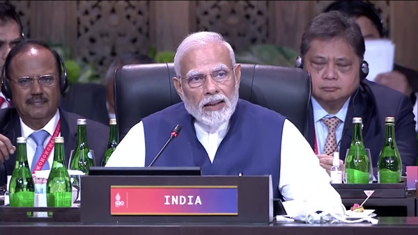 రెండో రోజు సమ్మిట్‌లో..