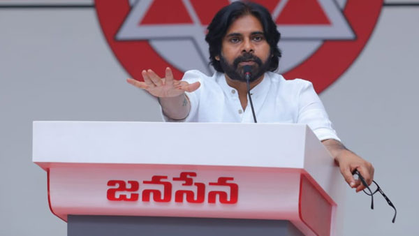 తనకూ ఒక్క ఛాన్స్ అడుగుతున్న పవన్