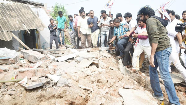 pawan kalyan wondered on ippatam road expansion, warn to lay highway in idupulapaya pawan kalyan wondered on ippatam road expansion, warn to lay highway in idupulapaya