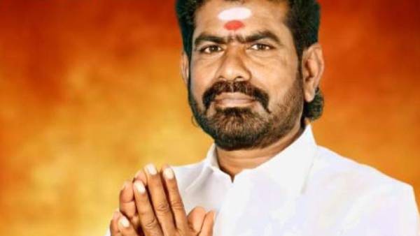 పార్టీ నుంచి బయటకు వచ్చేశాడు పార్టీ నుంచి బయటకు వచ్చేశాడు