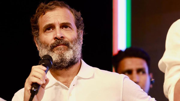 సావర్కర్ పై రాహుల్ గాంధీ వ్యాఖ్యల దుమారం.. భగ్గుమన్న శివసేన సావర్కర్ పై రాహుల్ గాంధీ వ్యాఖ్యల దుమారం.. భగ్గుమన్న శివసేన