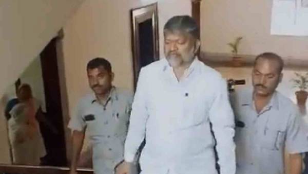 ఒకవంక ఎమ్మెల్యేల కొనుగోలు..