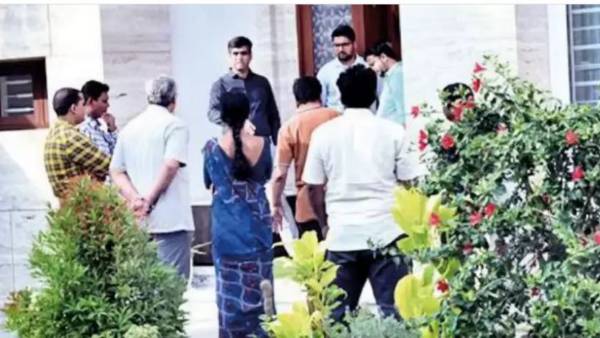 మల్లారెడ్డి సంచలన ఆరోపణలు, ఫిర్యాదులు ... ఐటీ అధికారులు రివర్స్ కంప్లైంట్