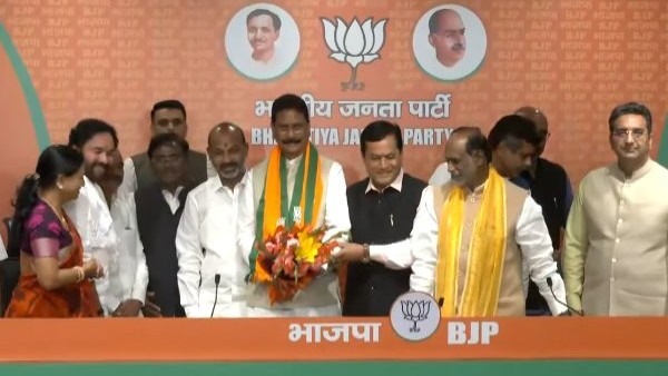 Marri Shashidhar Reddy joins BJP on the presence of union minister kishan reddy and sonowal. Marri Shashidhar Reddy joins BJP on the presence of union minister kishan reddy and sonowal.