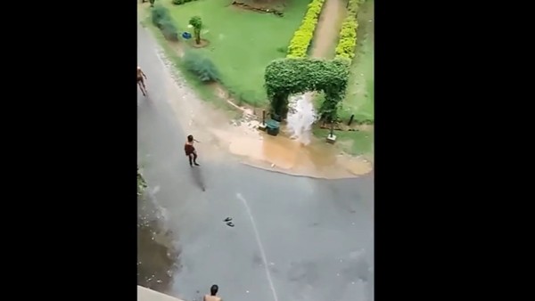 జూనియర్లపై ర్యాగింగ్ పేరుతో శారీరక, మానసిక వేధింపులు 