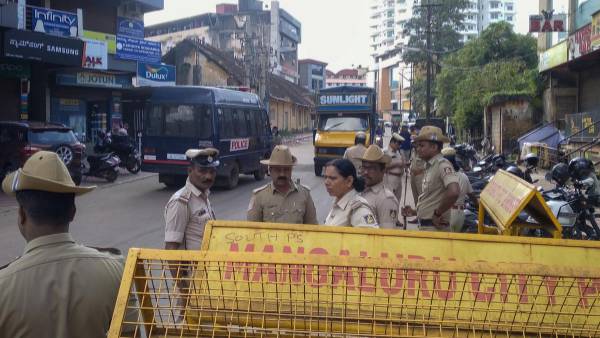 అసోం పోలీసులు ఎంట్రీ అసోం పోలీసులు ఎంట్రీ