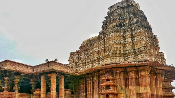 ప్రసిద్ది చెందిన శ్రీ ఆంజనేయస్వామి ఆలయం ప్రసిద్ది చెందిన శ్రీ ఆంజనేయస్వామి ఆలయం