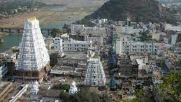  తెరచి ఉండనున్న కాళహస్తి ఆలయం.. గ్రహణ కాల ప్రత్యేక పూజలు