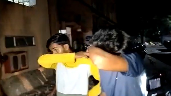 ఆస్పత్రి ఎదుట బంధువుల ఆందోళన.. నర్సుల వైద్యమే కారణమని ఆగ్రహం 