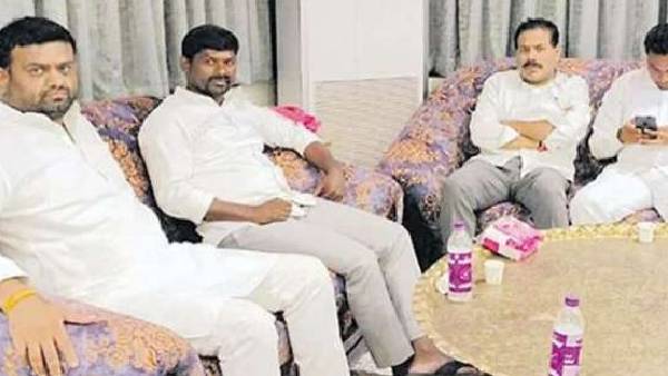 తుషార్, న్యాయవాది శ్రీనివాస్‌కు సిట్ నోటీసులు