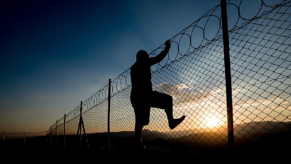 క్రిమినల్స్ ఎస్కేప్ క్రిమినల్స్ ఎస్కేప్