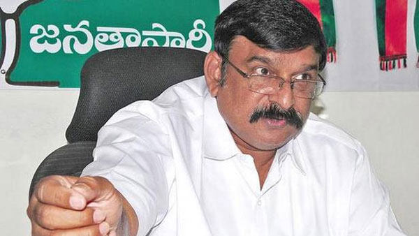 bjp leader vishnukumarraju says all 2k notes with ysrcp-ask dress code for jagan rallies