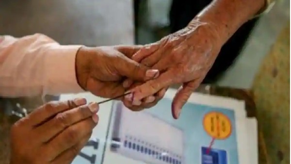 maharastra government allow one-day paid leave to border voters to vote in gujarat polls maharastra government allow one-day paid leave to border voters to vote in gujarat polls