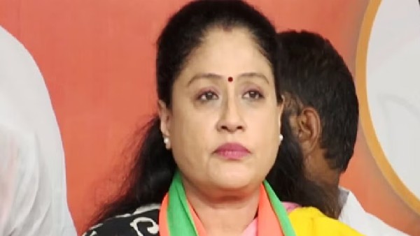 రాష్ట్రంలో ధాన్యం పైసలు ఇవ్వటం లేదని ప్రభుత్వం తీరుపై విజయశాంతి విమర్శలు