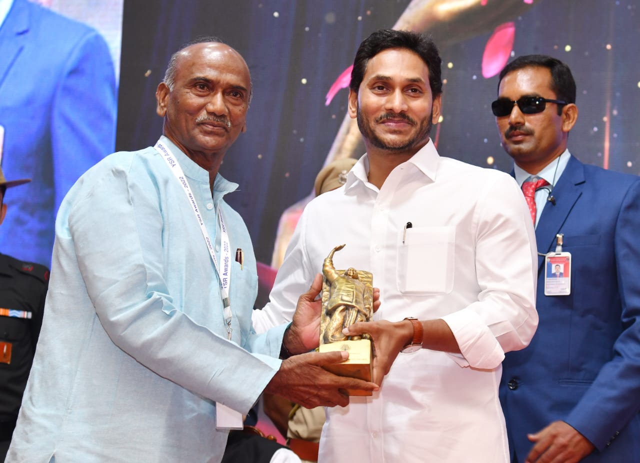  ys jagan presented ysr achievement awards in vijayawada- reveal reason for presentation