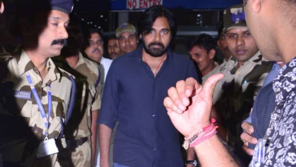pawan kalyan arrived visakhapatnam to meet pm modi and discuss key issues