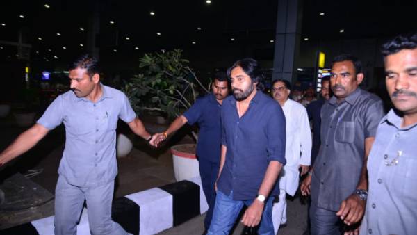 పవన్తో భేటీ.. పవన్తో భేటీ..
