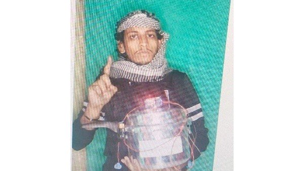 కుక్కర్ బాంబు కథలో ?