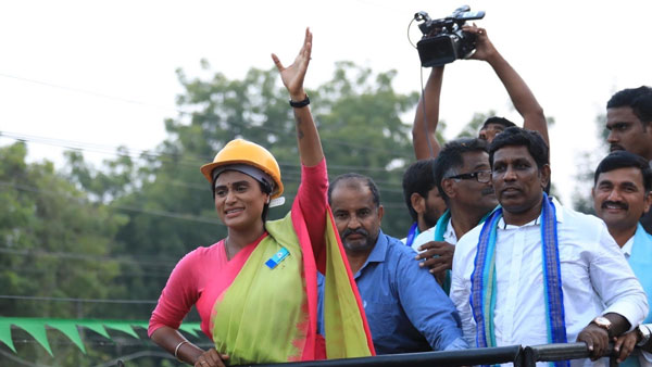 పాడినంత కాలం మోడీతో డ్యూయెట్లు .. ఇప్పుడు ఇలా పిల్లిలా