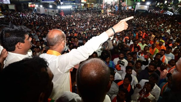 టీఆర్ఎస్ భయపడుతోంది, అందుకే తప్పుడు ప్రచారం: బండి