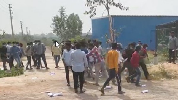 వందమందికిపైగా యువతి ఇంటిపై దాడి, కిడ్నాప్ వందమందికిపైగా యువతి ఇంటిపై దాడి, కిడ్నాప్