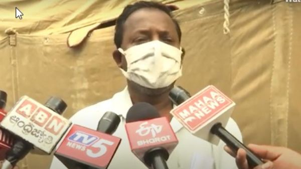 తండ్రికి చెప్పకుండా యువతి.. పోలీసుల ఎంట్రీతో..