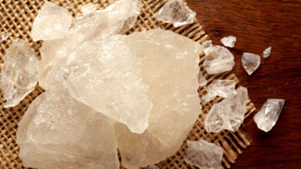 పటికను అన్ని గదుల్లో ఆ దిశలో పెడితే మంచి ఫలితం