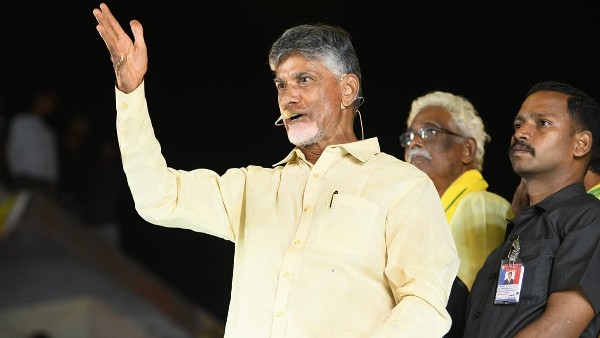 చంద్రబాబు వైపు ఎందుకు చూస్తారు? చంద్రబాబు వైపు ఎందుకు చూస్తారు?