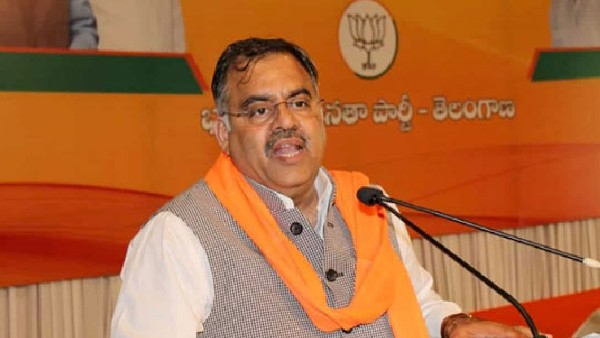 కవిత ఎన్ని ఫోన్లు మార్చారో ప్రజలకు చెప్పాలన్న తరుణ్ ఛుగ్