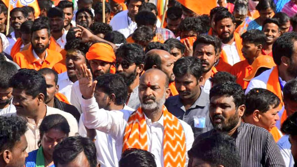 బీజేపీకి అవకాశం ఇవ్వాలంటూ బండి సంజయ్