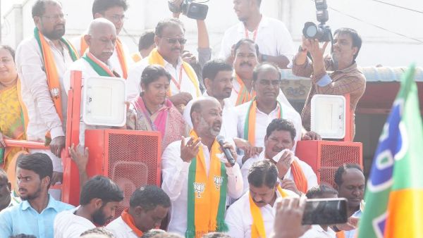 ప్రజాస్వామ్యాన్ని కూల్చింది నువ్వు.. కేసీఆర్ వ్యాఖ్యలకు బండి కౌంటర్