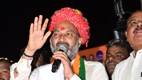 పోలీస్ అర్హతల అవకతవకలతో 2 లక్షల మంది అభ్యర్థులకు నష్టం 