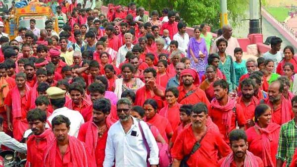 హైదరా3బాద్ వైపు నుంచి వచ్చే ఆర్టీసీ బస్సులు.. హైదరా3బాద్ వైపు నుంచి వచ్చే ఆర్టీసీ బస్సులు..