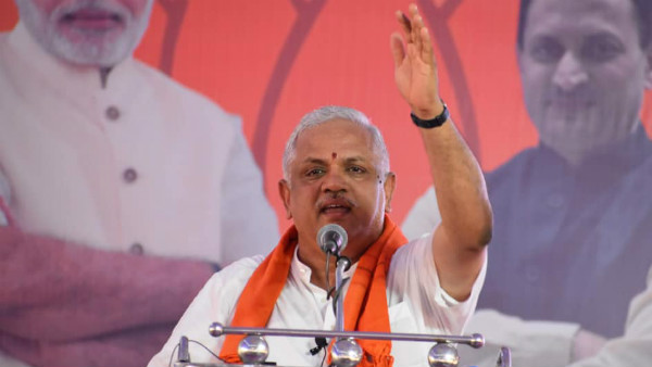తాజా పరిణామాలతో బీఎల్ సంతోష్ కు తెలంగాణాలోకి రెడ్ కార్పెట్ తాజా పరిణామాలతో బీఎల్ సంతోష్ కు తెలంగాణాలోకి రెడ్ కార్పెట్