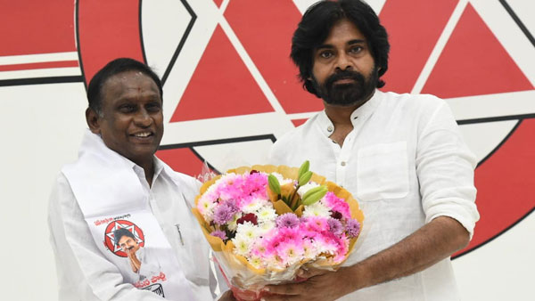 వైసీపీ నుంచి జనసేనలోకి ఎంట్రీ వైసీపీ నుంచి జనసేనలోకి ఎంట్రీ