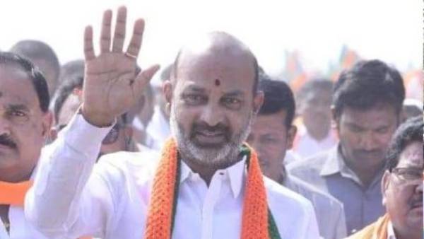 ట్విట్టర్ టిల్లు అంటూ కేటీఆర్ పై బండి తీవ్ర వ్యాఖ్యలు