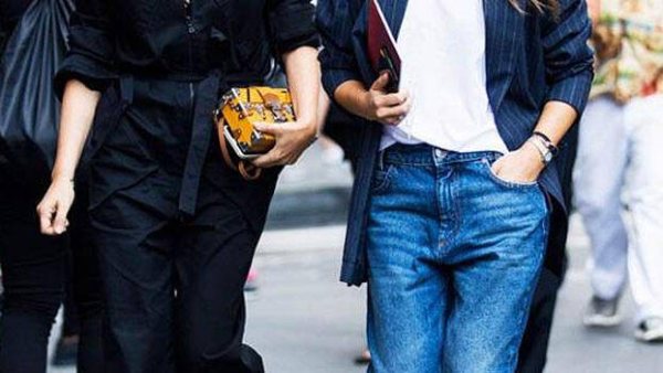 The State Director of Medical Education (DME) has clarified that medical students should not wear jeans pants and T-shirts. The State Director of Medical Education (DME) has clarified that medical students should not wear jeans pants and T-shirts.