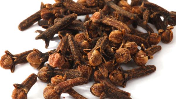 లవంగాలు అతిగా మాత్రం తీసుకోవద్దు.. దుష్ఫలితాలు లవంగాలు అతిగా మాత్రం తీసుకోవద్దు.. దుష్ఫలితాలు