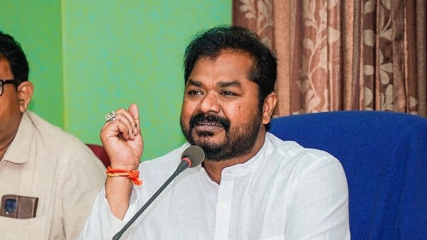 ap minister dadisetti raja controversial comments on criticisers of loans and volunteers