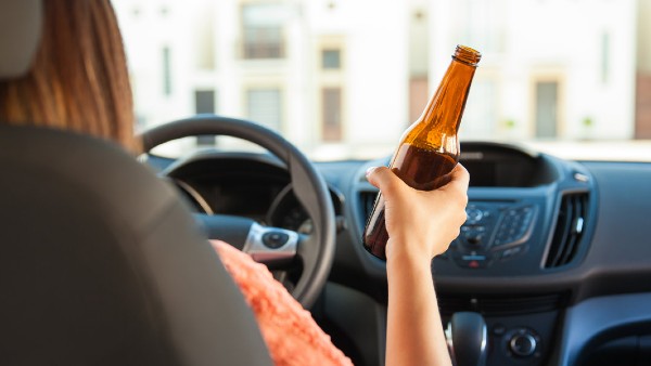 ఫ్రెండ్స్ తో మద్యం సేవించి కారు డ్రైవింగ్