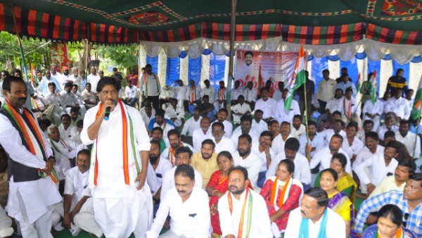  ధరణితో హక్కులు కోల్పోయిన రైతులు..ఖమ్మం కలెక్టరేట్ వద్ద భట్టి ధర్నా